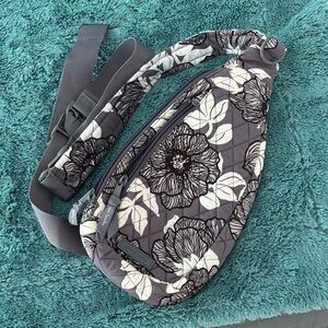 Vera Bradley Essential Compact sling bag